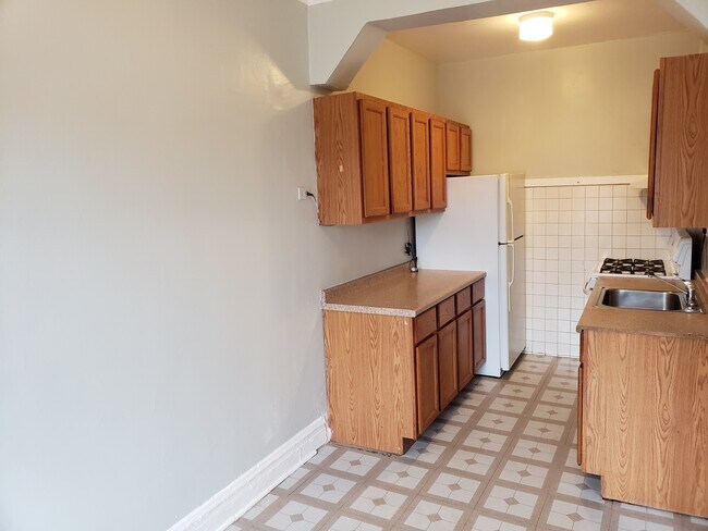 Foto del edificio - 3412 W Montrose Ave
