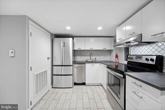 Building Photo - 768 Quebec Place NW