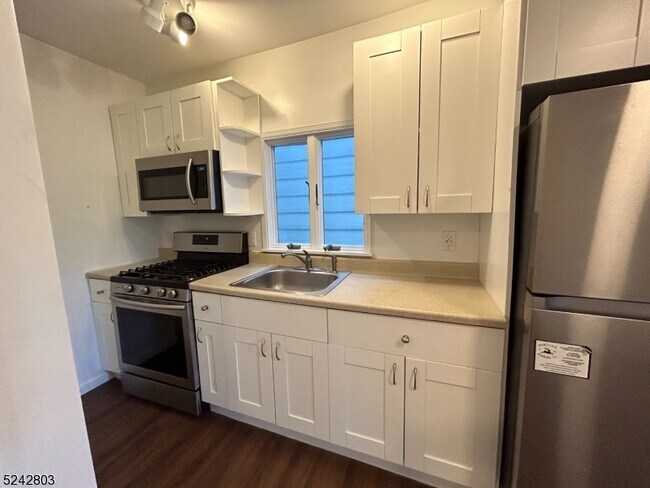 Foto del edificio - 191 Forest St