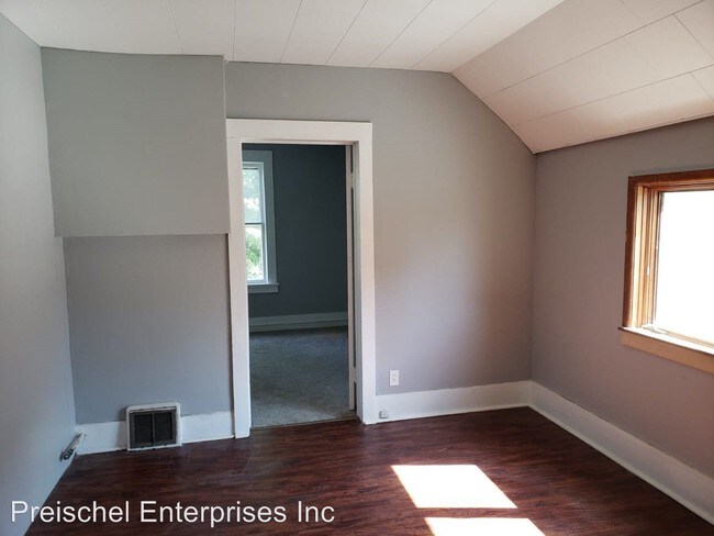 Building Photo - 5 br, 1 bath House - 132 Gilbert St
