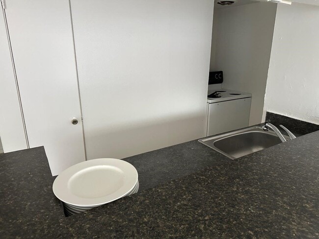 Building Photo - 820 W Alabama St