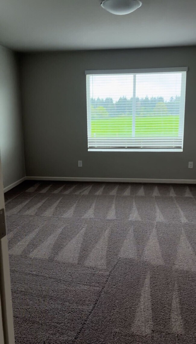 Master Bed - 7855 SE Kinnaman St