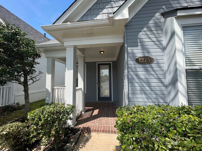 Building Photo - Desirable Island Place home with fenced in...