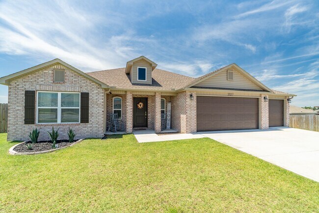 Foto del edificio - Like New Home LOADED w/Amenities at Lakewood S/D in Lowell!