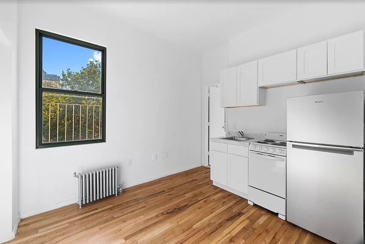 Primary Photo - 240 West 64th Street