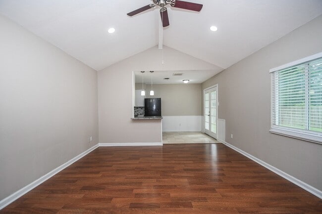 Building Photo - 710 Barnesville St