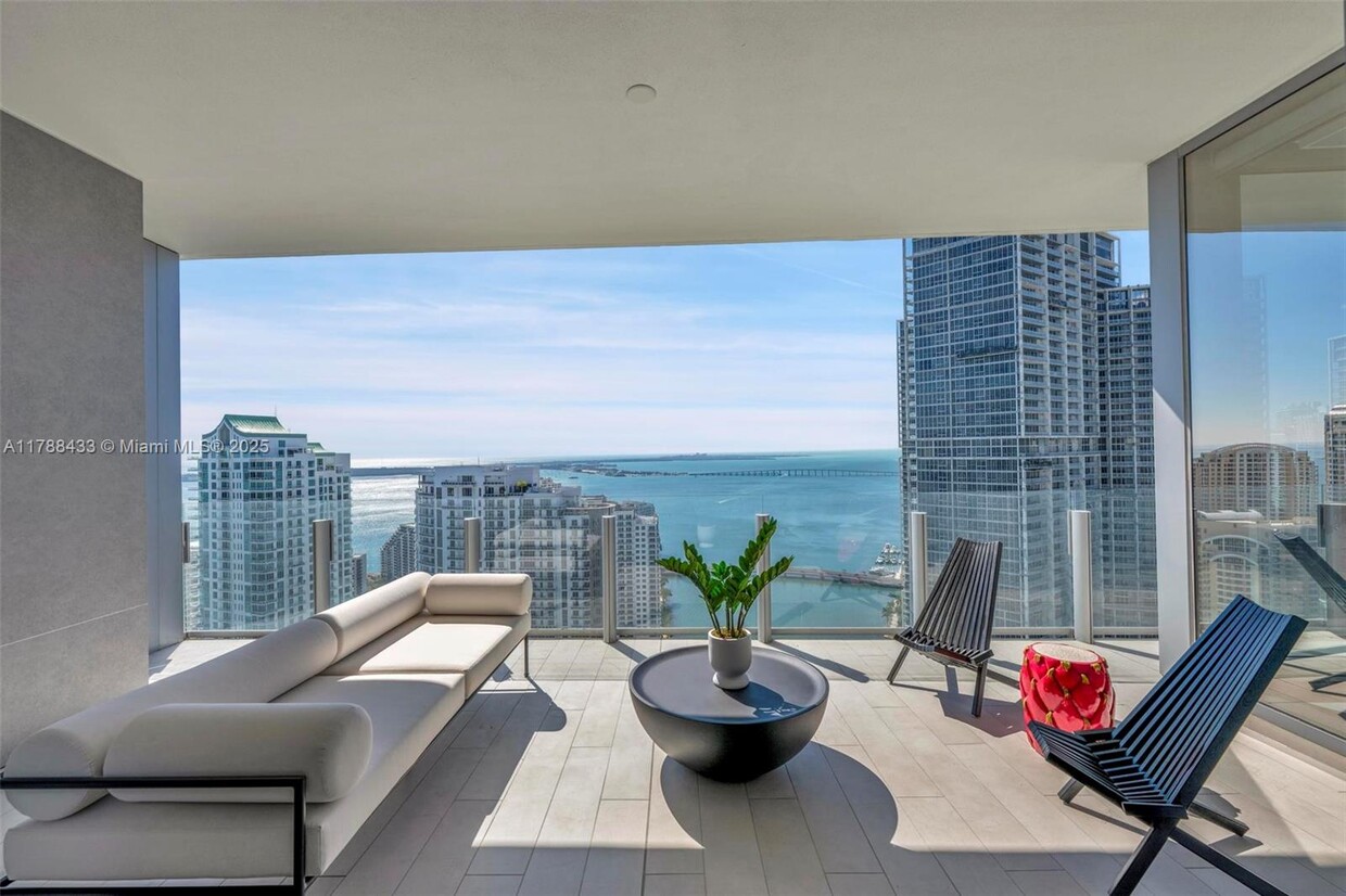 Primary Photo - 300 Biscayne Blvd Way