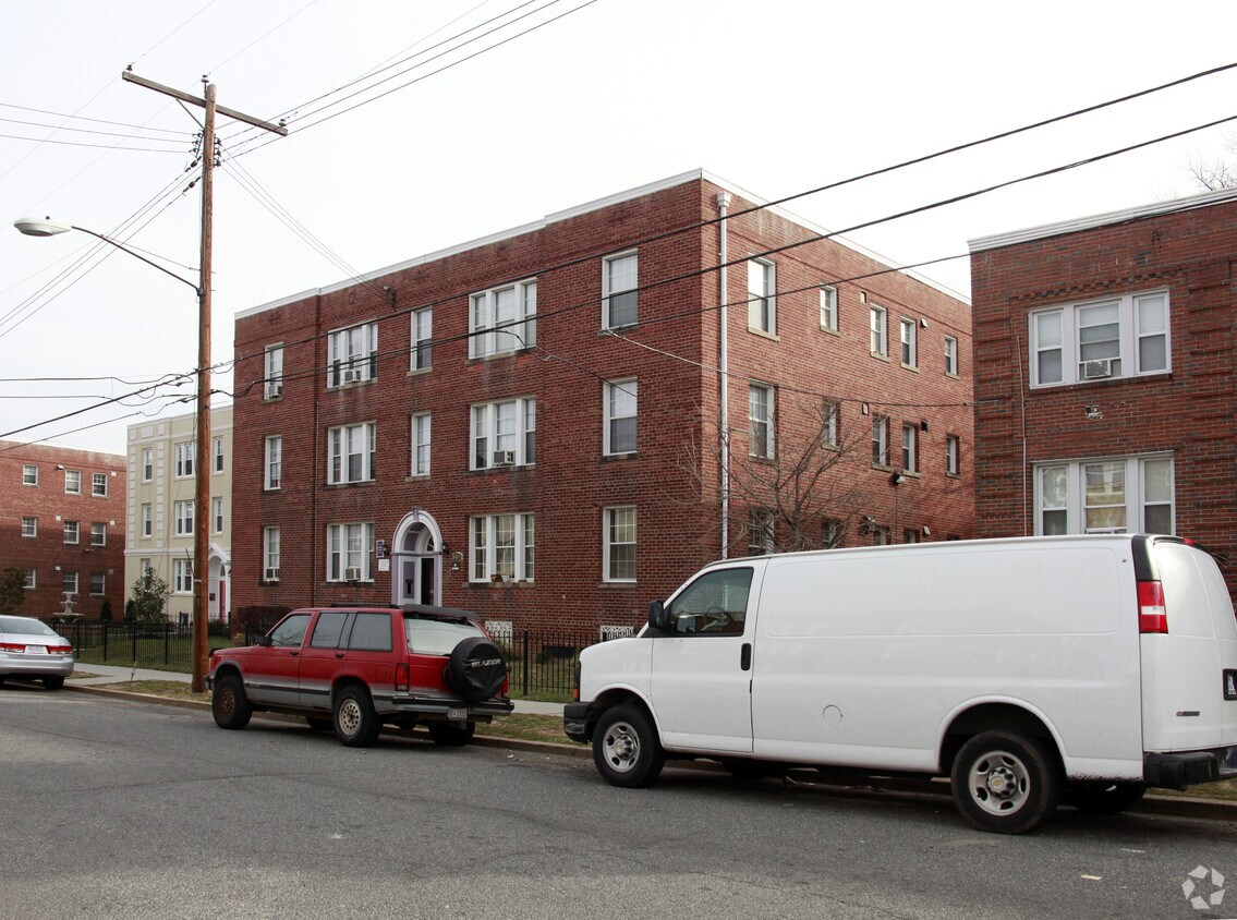 Primary Photo - 5031 1st St NW