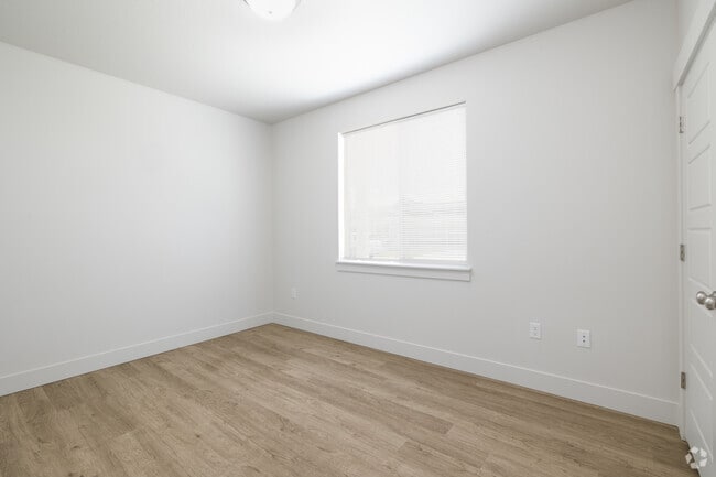 2 habitaciones, 2 baños - 961 pies cuadrados - Dormitorio secundario - Idaho Falls Hitt Road Patio Apts.