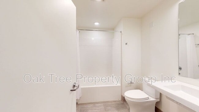 Building Photo - 532 Union St