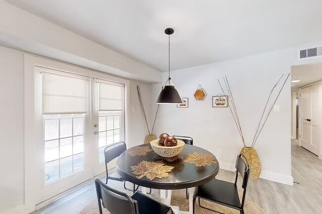 Foto del edificio - 6325 Riverview Way