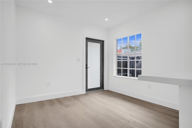 Foto del edificio - 3430 NW 10th Ave