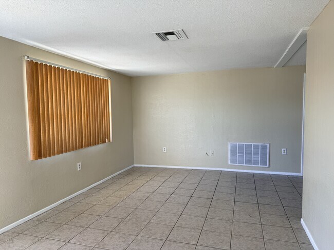 Foto del edificio - 7303 Deerfield Dr