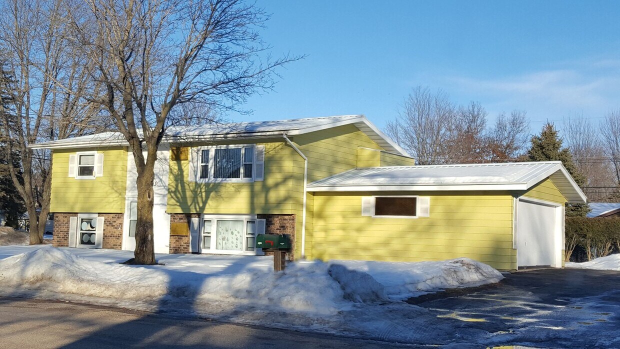 Foto principal - 2 Bedroom Duplex