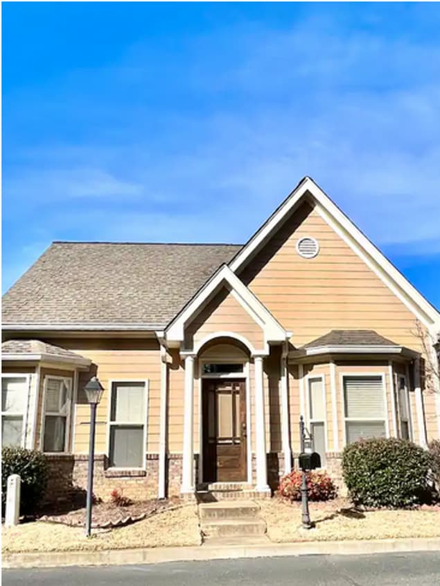 3 bed/3 bath Fully Furnished - 3 bed/3 bath Fully Furnished