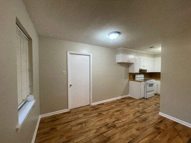 Foto del edificio - Don’t Miss Out! Move in Ready!