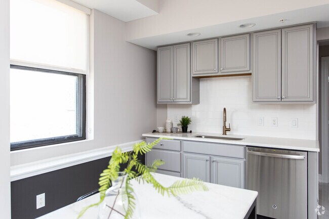 2BR, 2BA - 1,379 SF - Tower No. 79 - LeVeque Tower