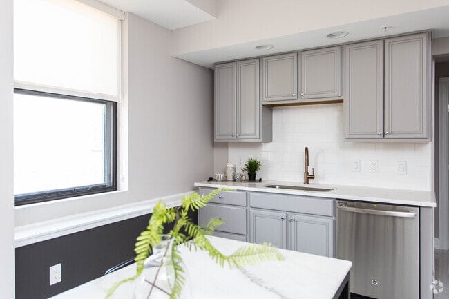 2BR, 2BA - 1,379 SF - Tower No. 79 - LeVeque Tower