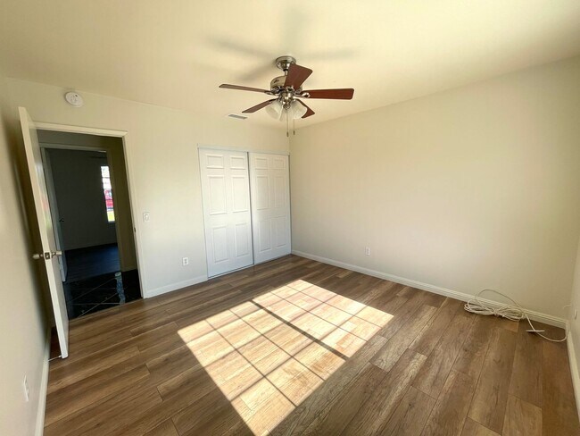 Foto del edificio - Newly painted Four Bedroom Two Bathroom Ho...