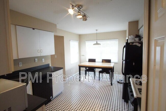 Foto del edificio - 12111 Goldenstar Ln