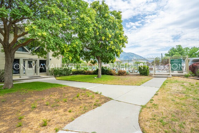 Foto del edificio - 1651 Hickory Ln