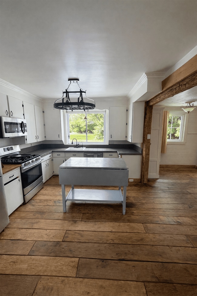 Building Photo - 4935 N Parma Rd