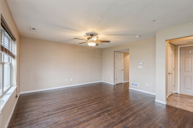 Foto del edificio - 320 E 5th St