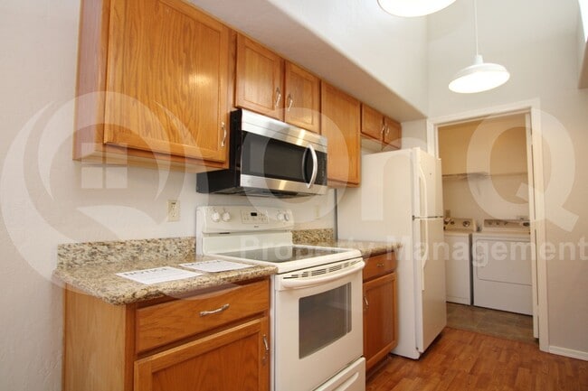Building Photo - 2100 W Lemon Tree Pl