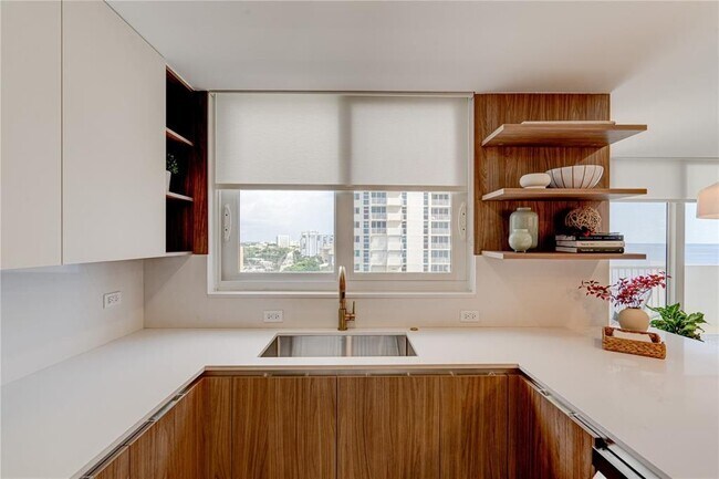 Foto del edificio - 1370 S Ocean Blvd