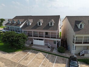 Building Photo - 445 Carolcrest Ln