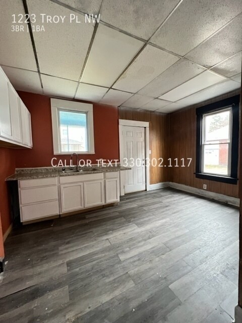 Building Photo - Spacious 3 bedroom duplex for rent - Canto...