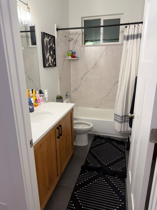 Foto del edificio - 695 E Vis Ln