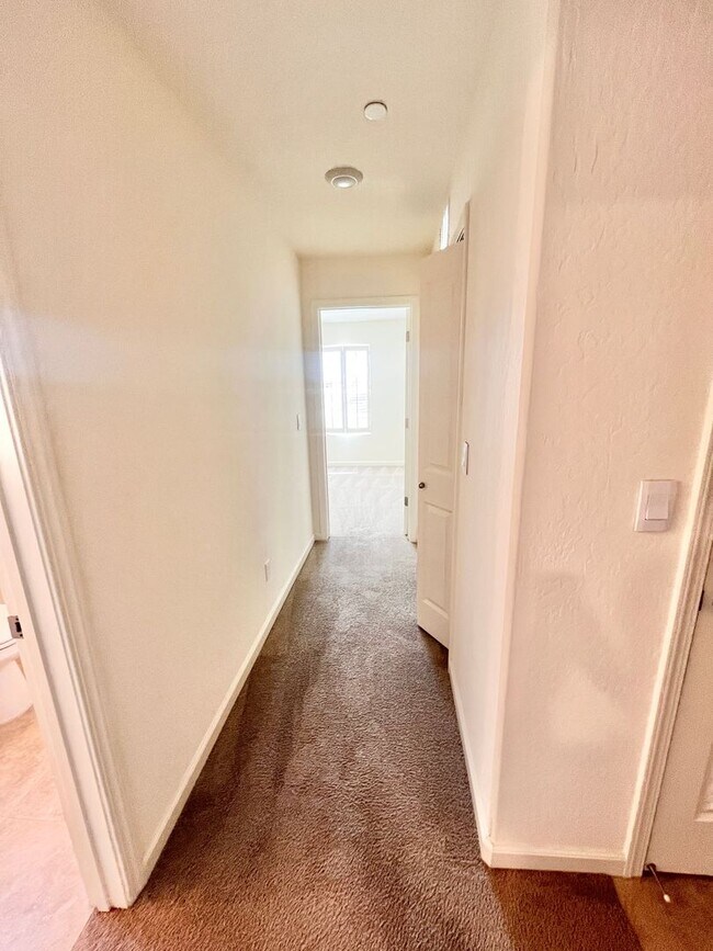 Foto del edificio - Spacious 4 Bedroom Home  – Solar & Pest Co...