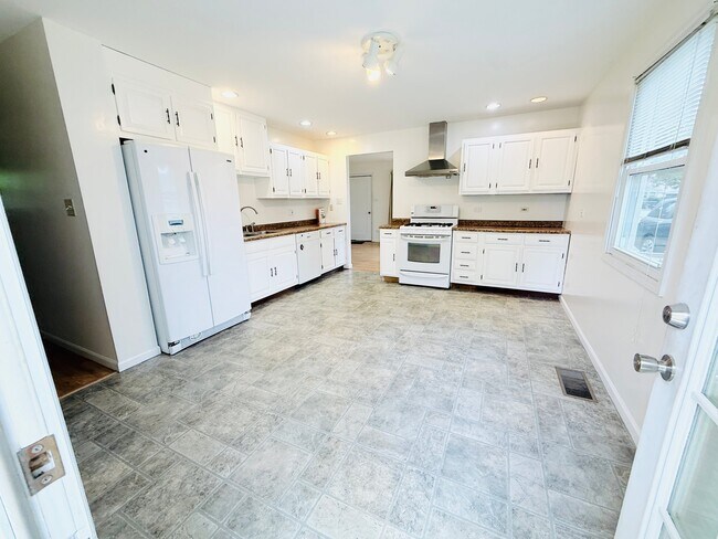 Building Photo - 2904 Stork Ct