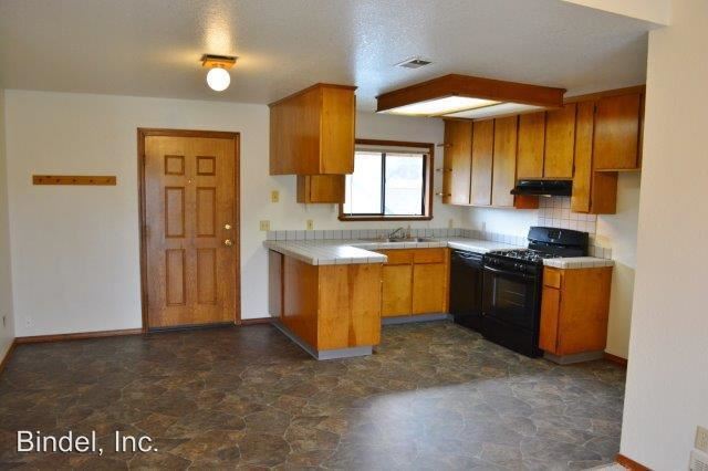 Building Photo - 2302 Arbutus St