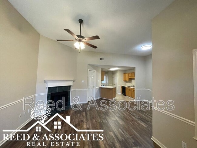 Foto del edificio - 6823 Meadow Chase Ln