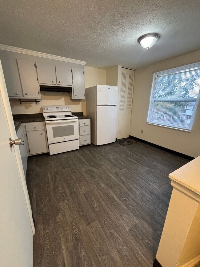 Building Photo - 3 Bedroom Townhouse in South Park