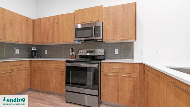 Building Photo - 5256 International Dr