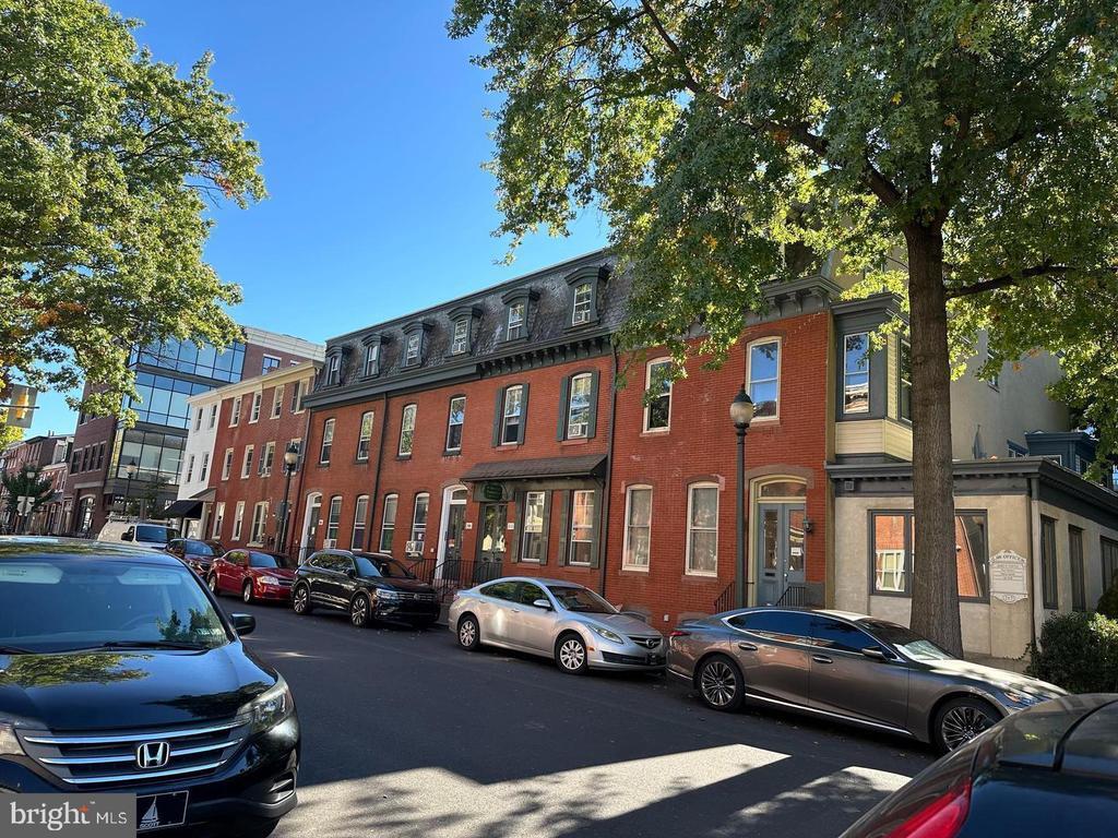 Foto principal - 208 W Gay St