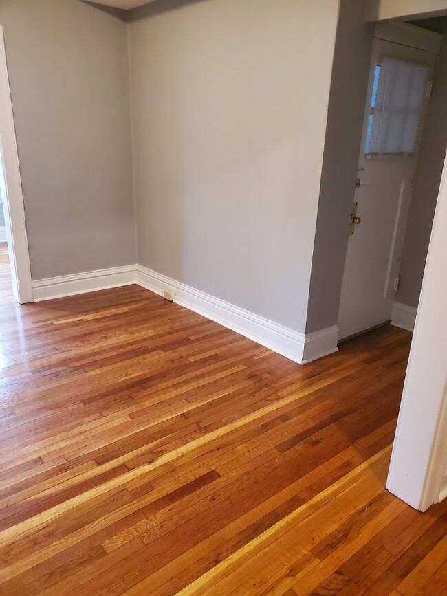 Front Entry/living room - 6411 Clayton Rd