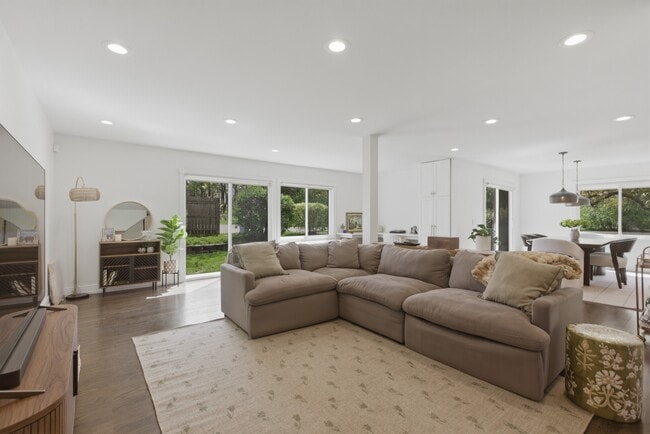 Foto del edificio - 105 Yarrow Ct