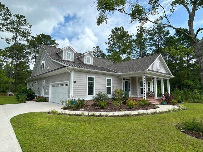 Building Photo - Beautifully appointed furnished 4 bedroom ...