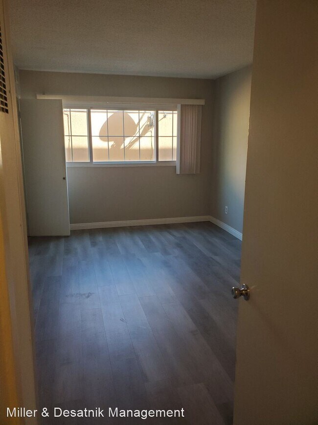 Foto del edificio - 8400 Pershing Dr