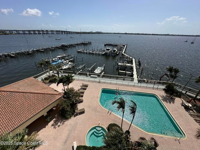 Foto del edificio - 102 Riverside Dr