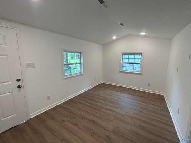 Foto del edificio - 325 Sectionline St