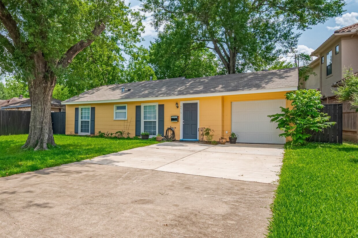 Foto principal - 5513 Fairdale Ln