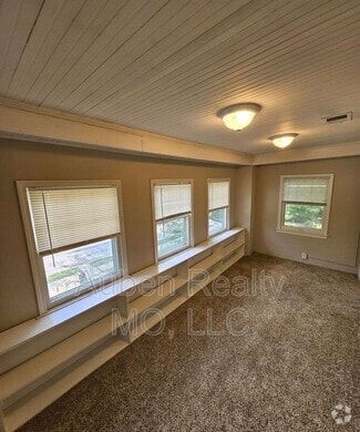 Building Photo - 5400 Harrison St