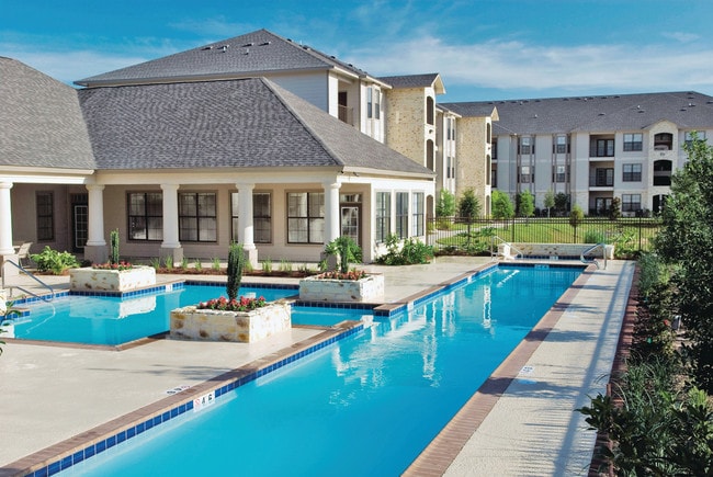 Building Photo - Camden Lake Apts