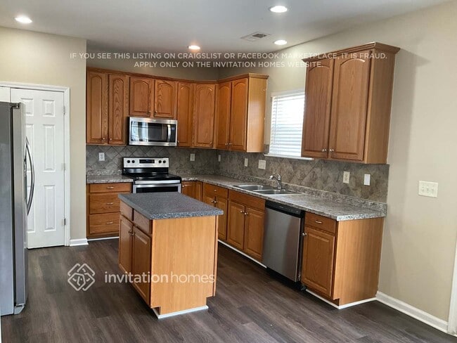 Foto del edificio - 12224 Palomar Dr