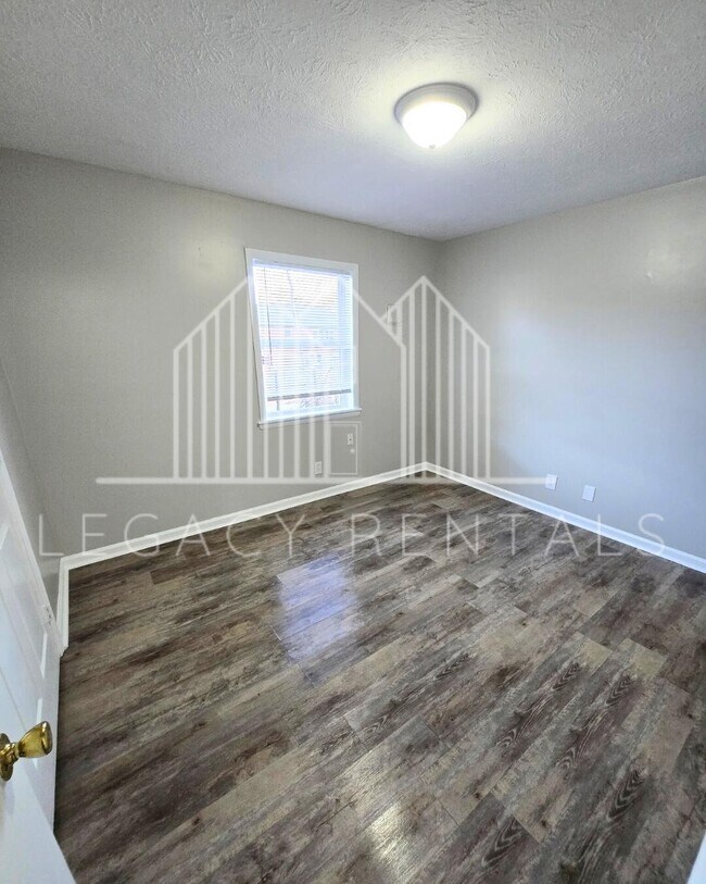 Foto del edificio - 107 Robbins Dr